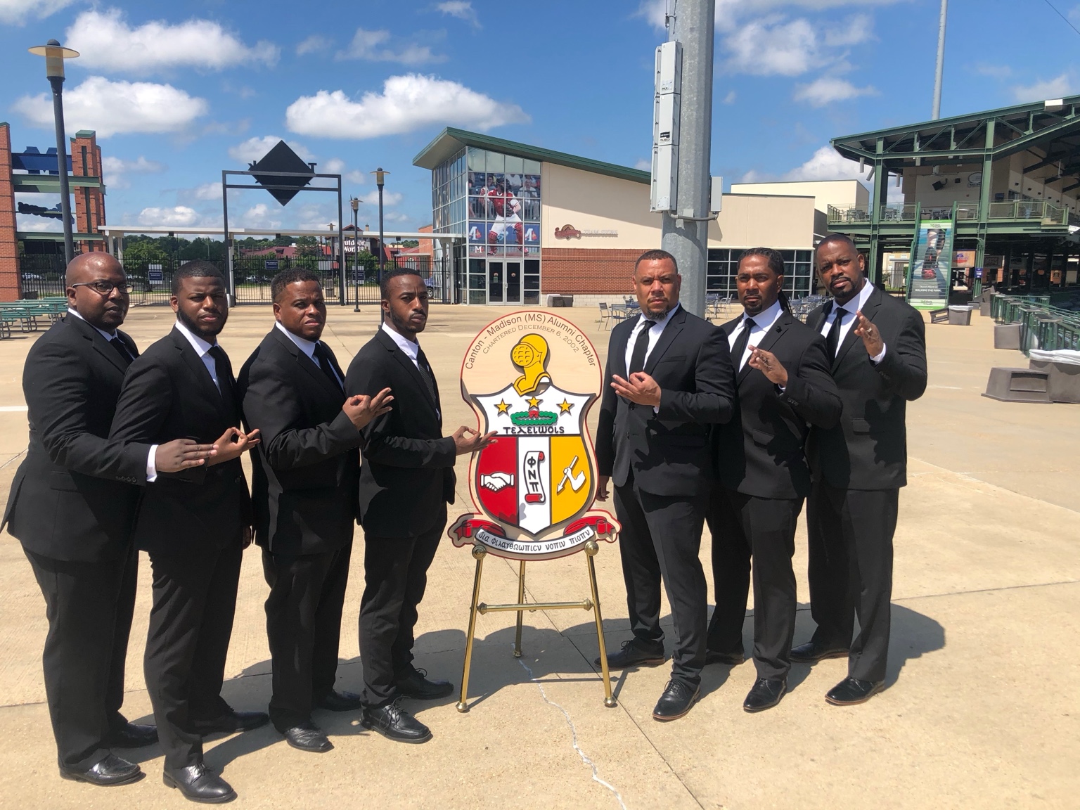 K.O.V.I.D. line photograph